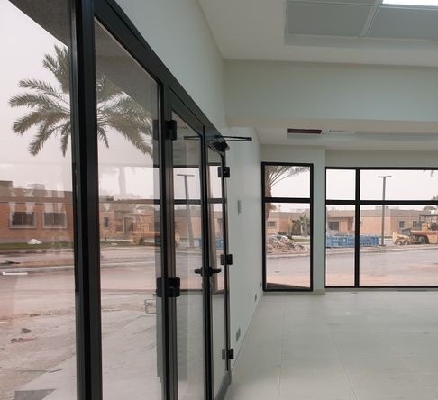تركيب أبواب زجاج سيكوريت في الرياض